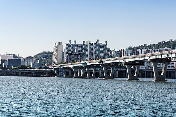 포토 JPG 주간 하늘 서울 풍경 사람없음 야외 건물 강 한강 가교 천호대교 광진교 국내포토 자연요소 건축물 한국 다리_건축물 랜드마크 파일형식