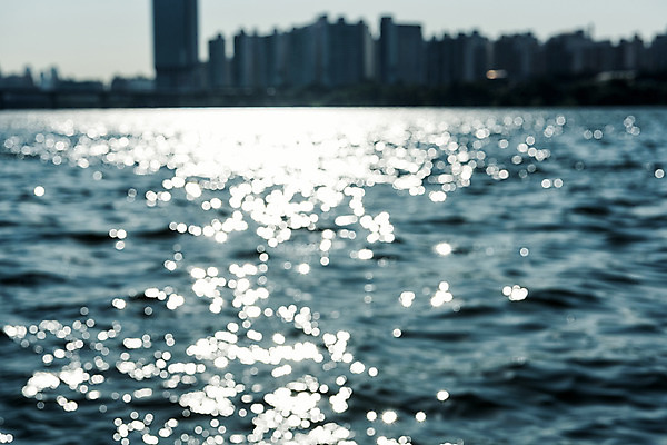 포토 JPG 주간 서울 사람없음 야외 건물 아웃포커스 빛 강 한강 국내포토 자연요소 건축물 한국 촬영기법 랜드마크 파일형식