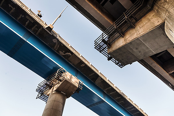 포토 JPG 주간 하늘 서울 사람없음 야외 한강 천장 가교 천호대교 국내포토 자연요소 건축물 한국 다리_건축물 랜드마크 파일형식