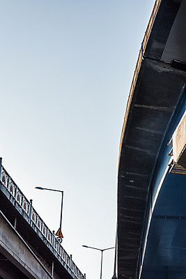 포토 JPG 주간 가로등 하늘 서울 사람없음 야외 한강 가교 천호대교 국내포토 자연요소 건축물 공공시설 한국 다리_건축물 랜드마크 파일형식