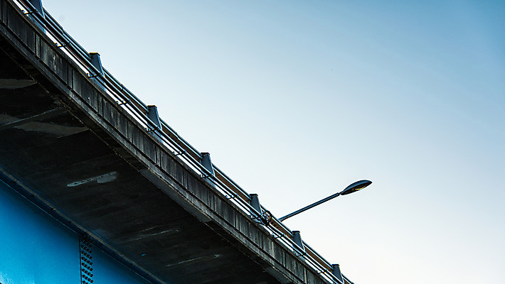 포토 JPG 주간 가로등 하늘 서울 사람없음 야외 한강 가교 천호대교 국내포토 자연요소 건축물 공공시설 한국 다리_건축물 랜드마크 파일형식