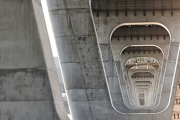 포토 JPG 주간 서울 사람없음 야외 구멍 한강 천장 가교 천호대교 국내포토 자연요소 건축물 한국 다리_건축물 랜드마크 파일형식