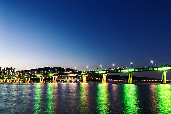 포토 JPG 야경 하늘 서울 사람없음 야외 건물 빛 강 한강 가교 광진교 국내포토 건축물 한국 다리_건축물 야간 랜드마크 파일형식 풍경_경치