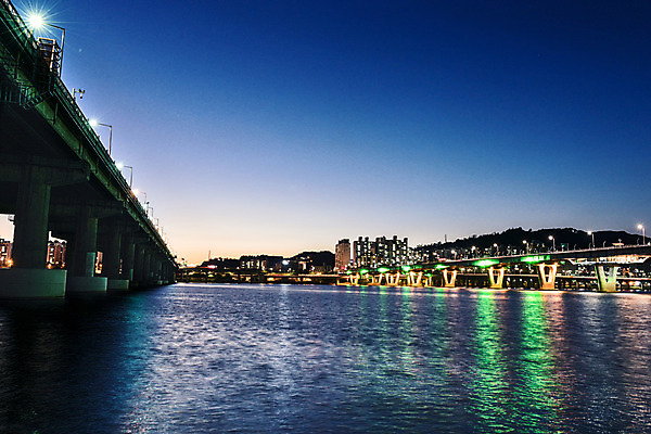 포토 JPG 야경 하늘 서울 사람없음 야외 건물 빛 강 한강 가교 광진교 국내포토 건축물 한국 다리_건축물 야간 랜드마크 파일형식 풍경_경치