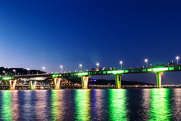 포토 JPG 야경 하늘 서울 사람없음 야외 건물 빛 강 한강 가교 광진교 국내포토 건축물 한국 다리_건축물 야간 랜드마크 파일형식 풍경_경치