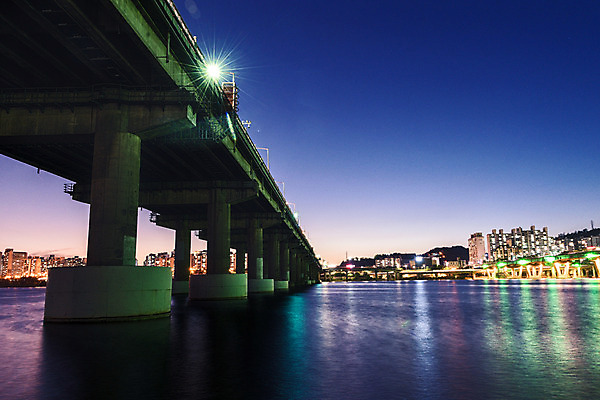 포토 JPG 야경 하늘 서울 사람없음 야외 건물 빛 강 한강 가교 광진교 국내포토 건축물 한국 다리_건축물 야간 랜드마크 파일형식 풍경_경치