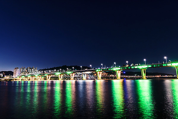 포토 JPG 야경 하늘 산 서울 사람없음 야외 건물 빛 강 한강 가교 광진교 국내포토 건축물 한국 다리_건축물 야간 랜드마크 파일형식 풍경_경치