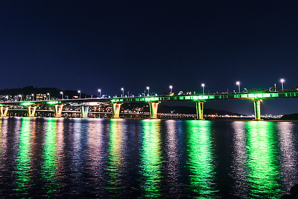 포토 JPG 야경 하늘 산 서울 사람없음 야외 건물 빛 강 한강 가교 광진교 국내포토 건축물 한국 다리_건축물 야간 랜드마크 파일형식 풍경_경치