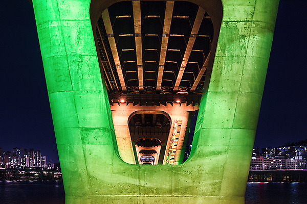 포토 JPG 야경 하늘 서울 사람없음 야외 건물 빛 한강 가교 광진교 국내포토 건축물 한국 다리_건축물 야간 랜드마크 파일형식 풍경_경치