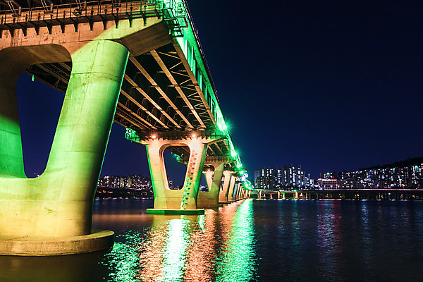 포토 JPG 야경 하늘 서울 사람없음 야외 건물 빛 강 한강 가교 광진교 국내포토 건축물 한국 다리_건축물 야간 랜드마크 파일형식 풍경_경치