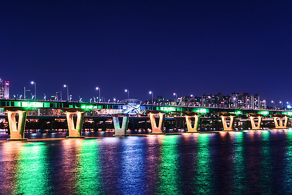 포토 JPG 야경 하늘 서울 사람없음 야외 건물 빛 강 반사 한강 가교 광진교 국내포토 건축물 한국 다리_건축물 야간 랜드마크 파일형식 풍경_경치