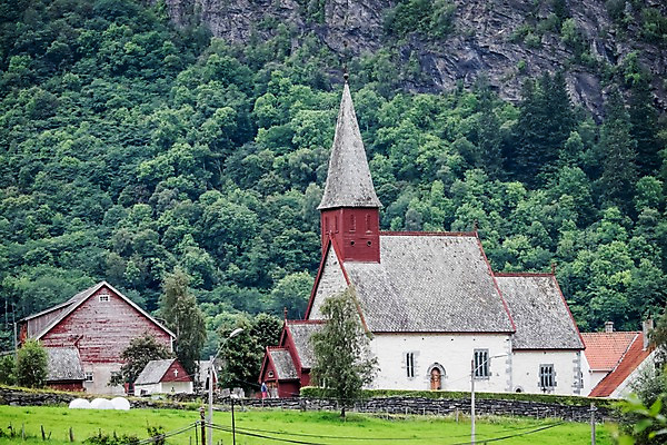 포토 JPG 주간 나무 해외풍경 유럽 유럽풍경 자연 산 주택 노르웨이 풍경 초원 사람없음 야외 절벽 국내포토 자연요소 식물 해외 나라 건물 생태계 파일형식