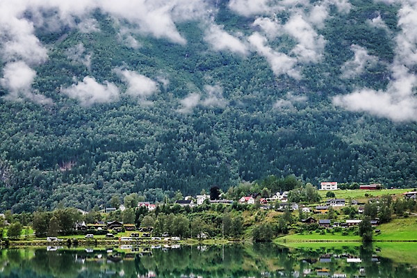 포토 JPG 주간 나무 구름 해외풍경 유럽 유럽풍경 자연 산 주택 노르웨이 풍경 사람없음 야외 강 마을 숲 언덕 국내포토 자연요소 식물 해외 나라 건물 생태계 파일형식
