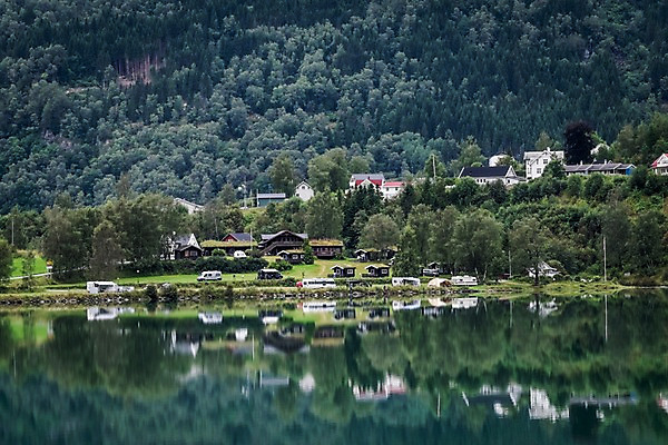 포토 JPG 주간 나무 해외풍경 유럽 호수 유럽풍경 자연 산 주택 노르웨이 풍경 사람없음 야외 반사 마을 국내포토 자연요소 식물 해외 나라 건물 생태계 파일형식
