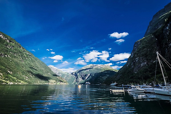 포토 JPG 주간 구름 해외풍경 유럽 유럽풍경 자연 하늘 산 노르웨이 풍경 사람없음 야외 강 맑음 선박 국내포토 자연요소 해외 나라 수상교통 날씨 생태계 파일형식