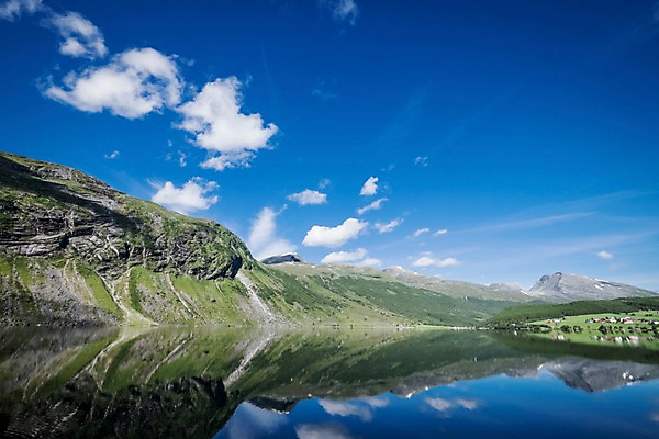 포토 JPG 주간 구름 해외풍경 유럽 유럽풍경 자연 하늘 산 노르웨이 풍경 사람없음 야외 강 반사 맑음 절벽 국내포토 자연요소 해외 나라 날씨 생태계 파일형식