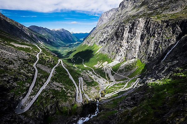 포토 JPG 주간 구름 해외풍경 유럽 길 유럽풍경 자연 하늘 산 노르웨이 풍경 사람없음 야외 하이앵글 맑음 절벽 국내포토 자연요소 해외 나라 뷰포인트 날씨 생태계 파일형식