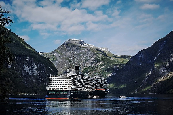 포토 JPG 주간 구름 해외풍경 유럽 유럽풍경 자연 하늘 산 노르웨이 풍경 사람없음 야외 유람선 크루즈 국내포토 자연요소 해외 나라 배_교통 생태계 파일형식