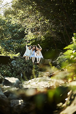 포토 JPG 주간 전신 나무 여자 40대 중년 포즈 웃음 앉기 야외 앞모습 아웃포커스 세명 친구 계곡 우정 한국인 바위 숲속 동창 중년여자만 국내포토 자연요소 식물 뷰포인트 관계 모션 촬영기법 표정 사람 동양인 성인 돌_바위 숲 여자만 중년만 파일형식