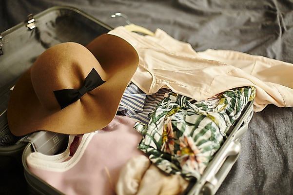 포토 JPG 모자 옷 실내 사람없음 아웃포커스 캐리어 침대 짐싸기 여행준비 국내포토 잡화 여행 가구 촬영기법 내부 여행가방 준비 파일형식