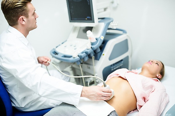 포토 JPG 서양인 외국인 여자 남자 의학 실내 병원 상반신 20대 성인 두명 앞모습 옆모습 아웃포커스 눕기 진료 환자 의사 초음파 초음파검사 복부 국내포토 뷰포인트 모션 촬영기법 사람 인종 청년 내부 신체부위 의료진 검사_조사 파일형식