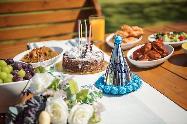 포토 JPG 주간 꽃 음료 음식 의자 식탁 포도 한국 사람없음 야외 아웃포커스 정원 고깔모자 생일케이크 생일상 안면도 잡채 국내포토 자연요소 식물 모자_잡화 아시아 가구 과일 탁자 촬영기법 케이크 생일 충청남도 태안 파일형식