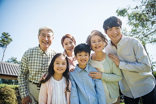 포토 JPG 주간 여자 할아버지 남자 딸 아들 할머니 어린이 40대 가족 엄마 대가족 한국 서기 웃음 여러명 상반신 성인 야외 앞모습 10대 30대 정원 한국인 아빠 60대 안면도 어깨에손 국내포토 자연요소 노년 아시아 뷰포인트 중년 다수 관계 모션 청소년 표정 사람 동양인 장년 충청남도 태안 파일형식