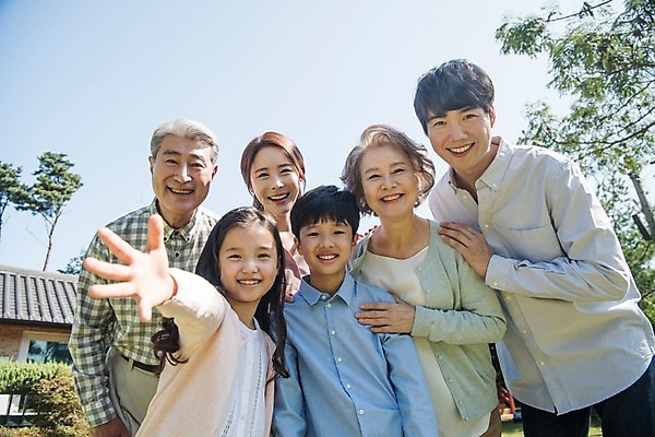 포토 JPG 주간 여자 할아버지 남자 딸 아들 할머니 어린이 40대 가족 엄마 대가족 한국 서기 웃음 여러명 상반신 성인 야외 앞모습 10대 30대 정원 한국인 아빠 60대 손뻗기 안면도 어깨에손 국내포토 자연요소 노년 아시아 뷰포인트 중년 다수 관계 모션 청소년 표정 사람 동양인 장년 충청남도 태안 파일형식