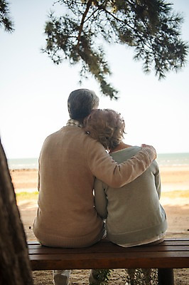 포토 JPG 주간 부부 여자 노년 남자 바다 벤치 가족 안기 한국 앉기 상반신 해변 야외 두명 뒷모습 노부부 기댐 다정 산책 한국인 60대 안면도 노인만 어깨에손 국내포토 자연요소 커플 아시아 뷰포인트 컨셉 의자 관계 모션 휴식 사람 동양인 성인 충청남도 태안 성인만 파일형식