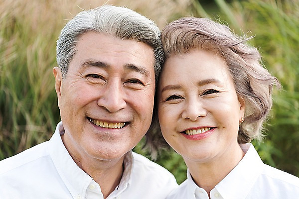 포토 JPG 주간 부부 여자 노년 남자 얼굴 가족 한국 웃음 근접촬영 상반신 야외 두명 앞모습 아웃포커스 노부부 한국인 가족라이프 60대 안면도 부부라이프 노인만 국내포토 자연요소 라이프스타일 커플 아시아 뷰포인트 관계 촬영기법 표정 사람 동양인 성인 신체부위 충청남도 태안 성인만 파일형식