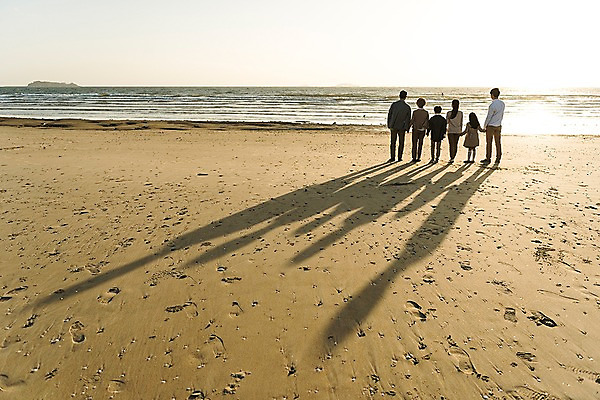 포토 JPG 주간 전신 여자 할아버지 남자 딸 아들 할머니 어린이 바다 40대 가족 엄마 대가족 한국 그림자 서기 여러명 성인 해변 야외 뒷모습 10대 30대 노을 손잡기 화목 한국인 가족라이프 아빠 60대 안면도 국내포토 자연요소 라이프스타일 노년 아시아 뷰포인트 중년 다수 컨셉 관계 모션 청소년 사람 동양인 장년 충청남도 태안 파일형식