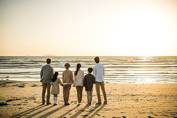 포토 JPG 주간 전신 여자 할아버지 남자 딸 아들 할머니 어린이 바다 40대 가족 엄마 대가족 한국 그림자 서기 여러명 성인 해변 야외 뒷모습 10대 30대 노을 손잡기 화목 한국인 가족라이프 아빠 60대 안면도 국내포토 자연요소 라이프스타일 노년 아시아 뷰포인트 중년 다수 컨셉 관계 모션 청소년 사람 동양인 장년 충청남도 태안 파일형식