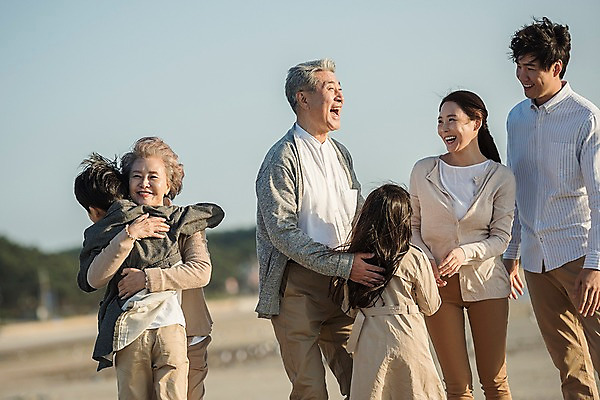 포토 JPG 주간 응시 여자 할아버지 남자 딸 아들 할머니 어린이 40대 가족 안기 엄마 대가족 한국 서기 웃음 여러명 상반신 성인 해변 야외 앞모습 뒷모습 10대 30대 노을 한국인 가족라이프 아빠 60대 안면도 국내포토 자연요소 라이프스타일 시선 노년 아시아 바다 뷰포인트 중년 다수 관계 모션 청소년 표정 사람 동양인 장년 충청남도 태안 파일형식