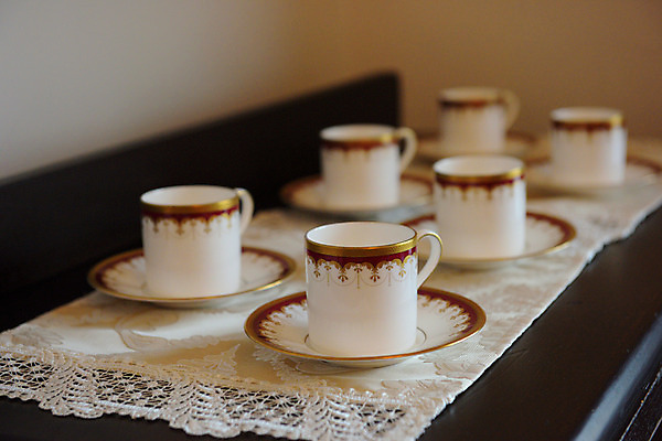 포토 JPG 실내 풍경 사람없음 아웃포커스 커피잔 찻잔 컵받침 오브젝트 국내포토 커피 잔 촬영기법 내부 받침대 파일형식