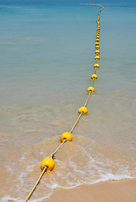 포토 JPG 해외이미지 선 모래 바다 곡선 표시 사람없음 물 노란색 신호등 보따리 매듭 부표 해외202004 해외포토 자연요소 컬러 파일형식 이미지허브