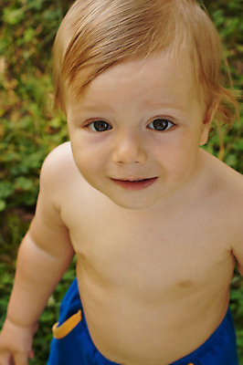 포토 JPG 해외이미지 응시 남자 행복 아들 놀이 한명 사람 상반신 남자아기한명만 해외202004 해외포토 1 시선 감정 가족 남자한명만 남자아기만 파일형식 이미지허브