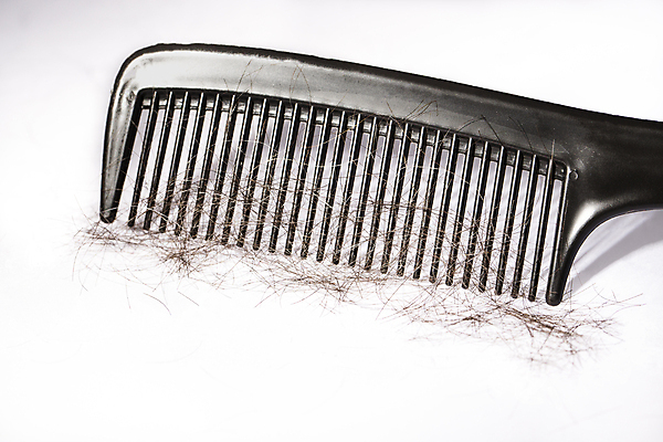 포토 JPG 해외이미지 근접촬영 사람없음 뷰티 머리카락 머리빗 흰배경 헤어관리 두피케어 탈모 탈모클리닉 해외202004 탈모예방 숱 해외포토 뷰포인트 백그라운드 머리 흰색 미용용품 예방 클리닉 증상 파일형식 이미지허브