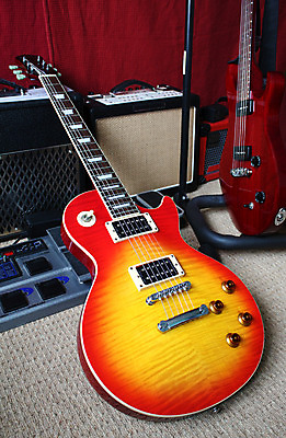 포토 JPG 해외이미지 줄 음악 단풍 오렌지 사람없음 목재 세로 햇빛 장비 기구 기타 도구 체리 뮤지컬 페달 해외202004 해외포토 나무 잎 과일 재료 현악기 문화예술 태양 파일형식 이미지허브