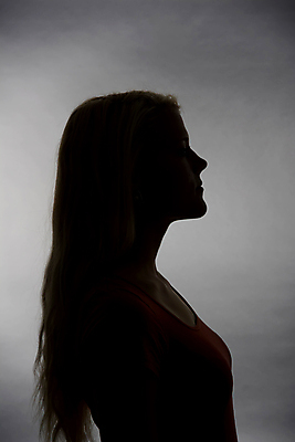 포토 JPG 해외이미지 스튜디오촬영 학생 긴머리 여학생 여자 실루엣 여유 그림자 한명 옆모습 10대 빨간색 세로 금발 검은색 어둠 회색 자신감 우아함 집중 배려 심각 성인여자만 해외202004 해외포토 1 헤어스타일 감정 뷰포인트 컬러 컨셉 청소년 촬영기법 실내 사람 여자만 성인만 파일형식 이미지허브