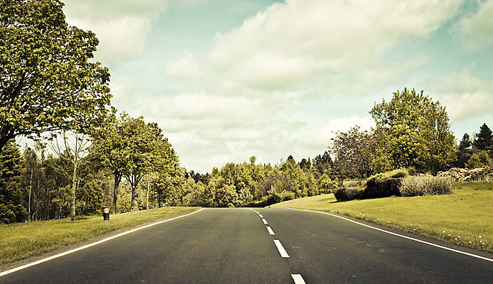 포토 JPG 해외이미지 나무 구름 영어 도로 길 선 여행 하늘 영국 잉글랜드 새로움 거리 항해 풍경 사람없음 여름 파란색 수확 흰색 시골 황무지 아스팔트 언덕 복고 장면 루트 삼림지대 그리너리 선두 해외202004 해외포토 자연요소 식물 문자 계절 유럽 컬러 컨셉 농업 배_교통 교통시설 숲 파일형식 트랜드컬러 이미지허브