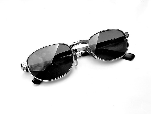 포토 JPG 해외이미지 응시 안경 백그라운드 유리 휴가 프레임 그림자 사람없음 선글라스 햇빛 태양 반사 유행 검은색 흰색 뜨거움 우아함 보호 그늘 시원함 오브젝트 시력 고립 자외선 스타일 해외202004 해외포토 자연요소 시선 잡화 컬러 컨셉 재질 파일형식 이미지허브