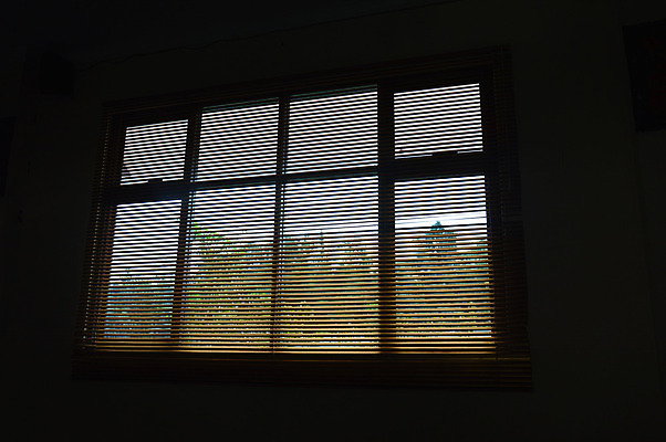 포토 JPG 해외이미지 디자인 선 줄 가구 백그라운드 패턴 건축양식 창문 추상 주택 그림자 사람없음 내부 목재 장식 가로 빛 햇빛 태양 갈색 유행 맑음 줄무늬 방 커튼 보호 그늘 대나무 질감 복고 셔터 내추럴 사생활 시각장애인 옛날 줄서기 스타일 해외202004 해외포토 자연요소 나무 건축 컬러 생활용품 컨셉 무늬 재료 모션 날씨 건물 장애인 파일형식 이미지허브