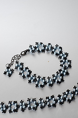 포토 JPG 해외이미지 꽃 별 목걸이 장신구 팔찌 사람없음 검은색 눈송이 은색 보석 DIY 구슬장식 핸드메이드 해외202004 해외포토 자연요소 식물 컬러 눈_날씨 취미 장식 광석 구슬 파일형식 이미지허브