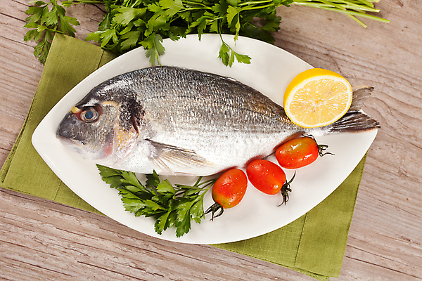 포토 JPG 해외이미지 접시 토마토 파슬리 사람없음 레몬 날것 도미 나무배경 해외202004 해외포토 식기 백그라운드 채소 과일 어류 파일형식 이미지허브