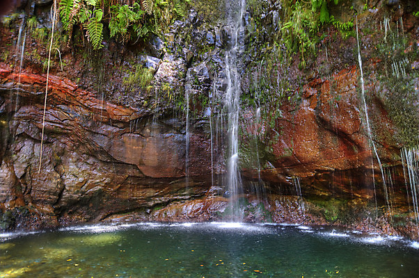 포토 JPG 해외이미지 나무 섬 여행 자연 산 풍경 사람없음 야외 목재 초록색 물 빛 햇빛 걷기 와인 맑음 산책 폭포 하이킹 포르투갈 언덕 물주기 운하 산악지대 해외202004 해외포토 자연요소 식물 유럽 컬러 재료 모션 레저 날씨 휴식 주류 태양 생태계 파일형식 이미지허브