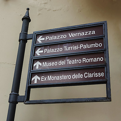 포토 JPG 해외이미지 외관 조각 십자가 건축양식 생물 사람없음 장식 조각상 산타클로스 교회 이탈리아 용 역사 재산 묘사 신성 신화 천연기념물 바로크 바실리카 해외202004 해외포토 건축 유럽 크리스마스 종교건축 건물 금융 조형물 파일형식 이미지허브