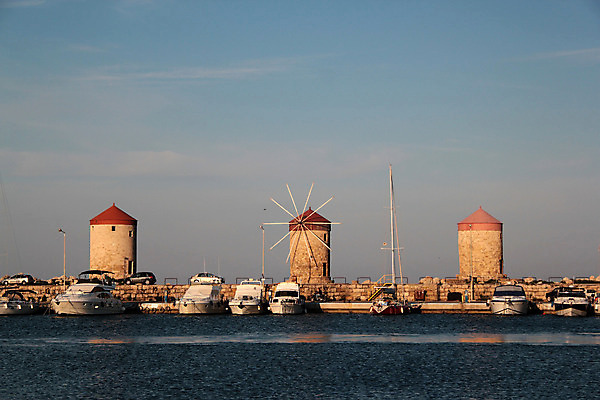 포토 JPG 해외이미지 전통 유럽 문화 모래 바다 섬 여행 요트 건축양식 하늘 바람 휴가 풍경 사람없음 건물 여름 파란색 태양 마을 일몰 풍차 흰색 보트 역사 크루즈 지중해 속도 휴양지 그리스인 돛대 방앗간 옛날 인기 해외202004 해외포토 자연요소 서양인 건축물 계절 건축 나라 컬러 배_교통 날씨 노을 장소 파일형식 이미지허브