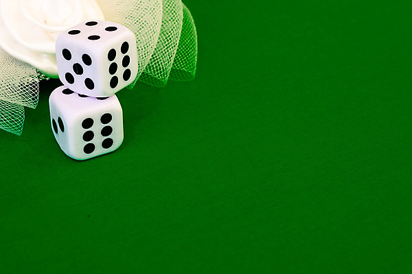 포토 JPG 해외이미지 놀이 탁자 취미 사람없음 초록색 숫자 경쟁 식탁보 게임 흰색 죽음 직물 우승 신용카드 행운 도박 위험 큐브 카지노 주사위 흥분 기회 롤 포커 라스베가스 해외202004 해외포토 문자 감정 컬러 가구 컨셉 금융 최고 트럼프 파일형식 이미지허브