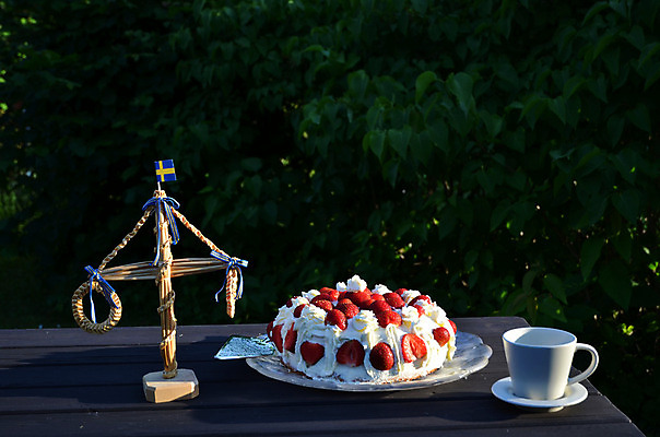 포토 JPG 해외이미지 전통 접시 음식 과일 탁자 딸기 디저트 스웨덴 요리 사람없음 야외 장식 컵 빨간색 파티 과자 케이크 축제 빵집 흰색 축하 깃발 인사 신선 생일 달콤 설탕 굽기 크림 만족 폭식 타르트 페스츄리 핸드메이드 해외202004 해외포토 식기 기념일 감정 빵 컬러 가구 컨셉 북유럽 이벤트 상점 예절 맛 구이 파이_빵 파일형식 이미지허브