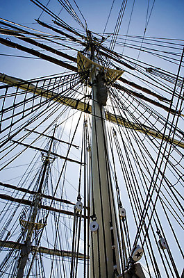 포토 JPG 해외이미지 구름 선 여행 요트 교통시설 하늘 바람 항해 풍경 사람없음 항구 검은색 일몰 흰색 작업 보트 역사 수리 큼 무역 돛 매듭 해군 네비게이션 유지 옛날 텍사스 해외202004 해외포토 자연요소 산업 컬러 교통 배_교통 날씨 군대 노을 미국 크기 시설 파일형식 이미지허브